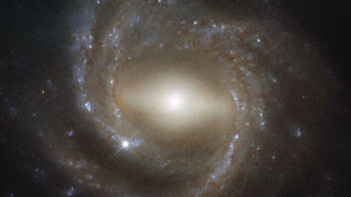 Contoh Galaksi Spiral Berpalang yang Menakjubkan, Apa Saja