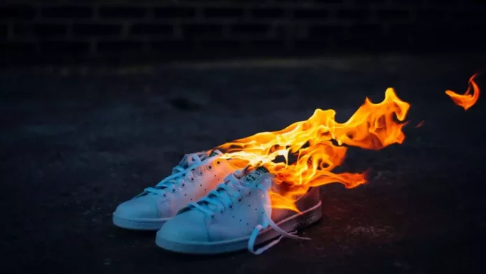 Guru Bakar Sepatu Murid Tuai Pro dan Kontra, Berikut Ini Kronologinya!