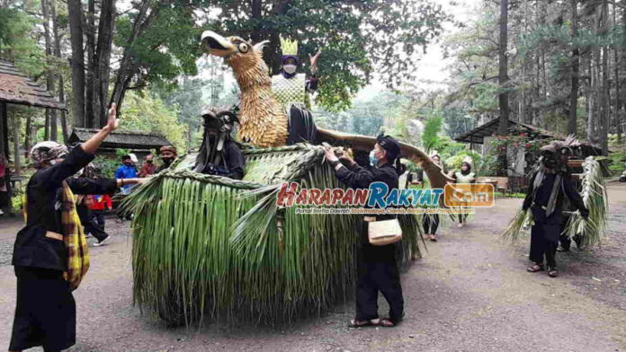 Kesenian Manuk Janur