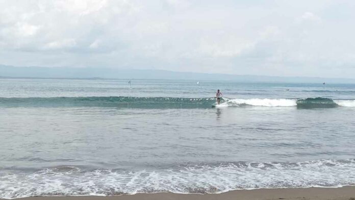 Kompetisi Surfing di Pangandaran
