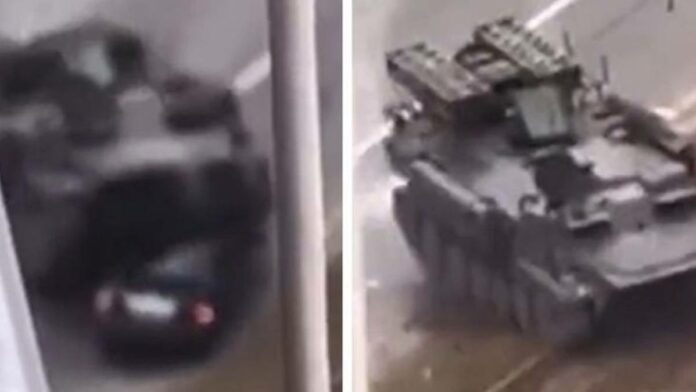 Tank Rusia Lindas Mobil Warga Ukraina yang Sedang Melaju Jadi Viral