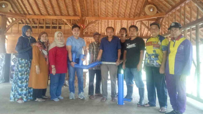 Unigal Ciamis Beri Bantuan Pompa Hindram untuk Agrowisata Leuwi Keris
