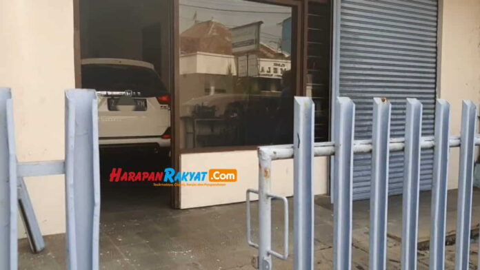Viral Mobil Terparkir di Ruang Tamu