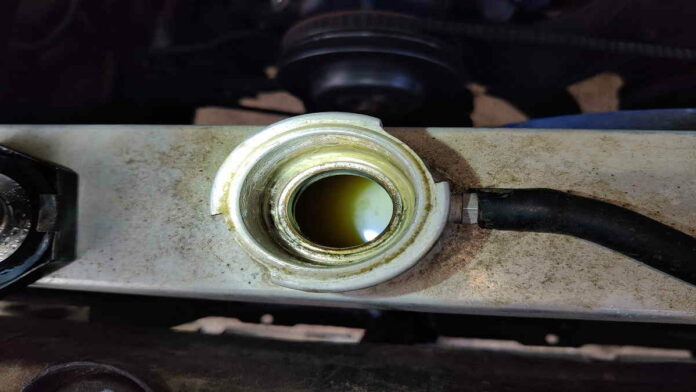 Air Radiator Keruh, Kenali Beberapa Penyebab dan Cara Perawatannya!