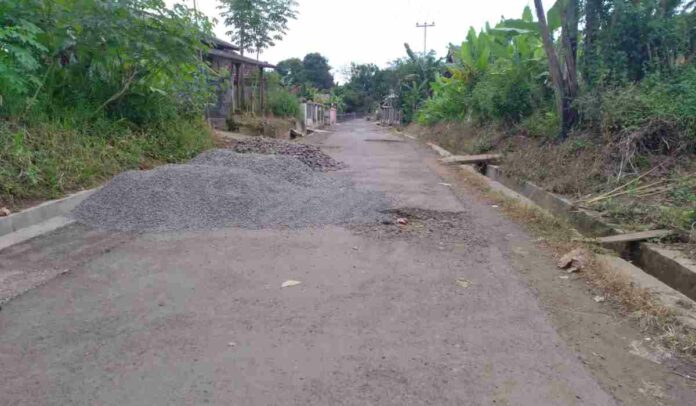 Akses Jalan Panaragan-Margaluyu Cikoneng Ciamis Ditutup