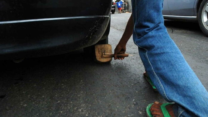 Cara Parkir Mobil di Tanjakan Agar Kendaraan tidak Meluncur