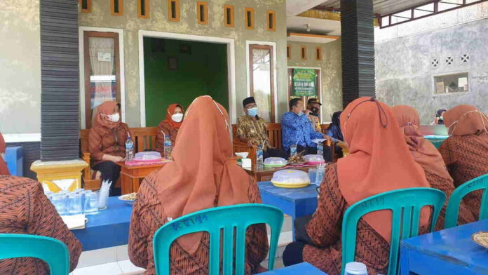 DPPKBP3A Ciamis Sosialisasikan Program P2WKSS di Desa Sindangangin