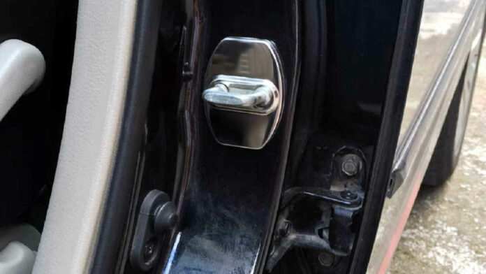 Engsel Pintu Mobil Rusak, Ini Cara Mengatasi dan Faktor Penyebabnya