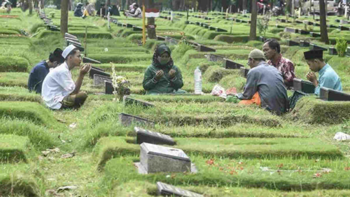 Salam untuk Ahli Kubur Berikut Ini Lafadz, Arti dan Adab Ziarah Kubur