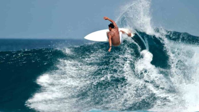 atlet surfing Pangandaran