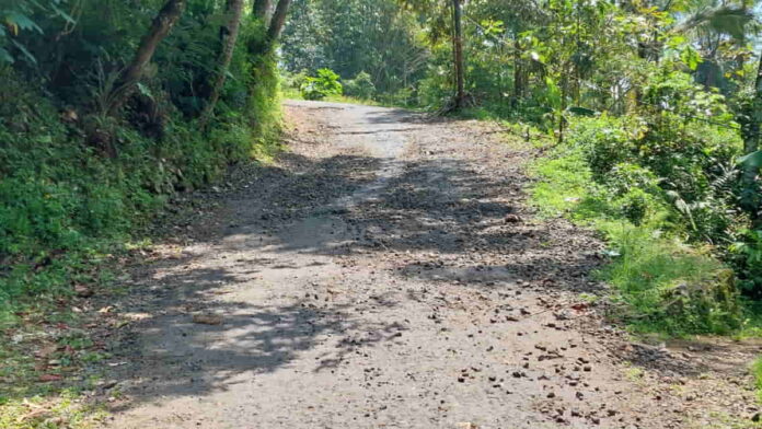 Tanjakan Penghubung Dua Desa
