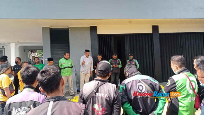 Agun Gunandjar Sudarsa Bagikan Sembako