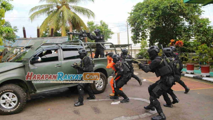 Aksi Cepat Prajurit Raider 323 BP Kostrad Banjar