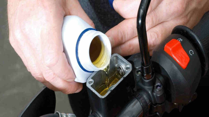 Cara Mengisi Minyak Rem Motor Sendiri dengan Mudah, Simak!