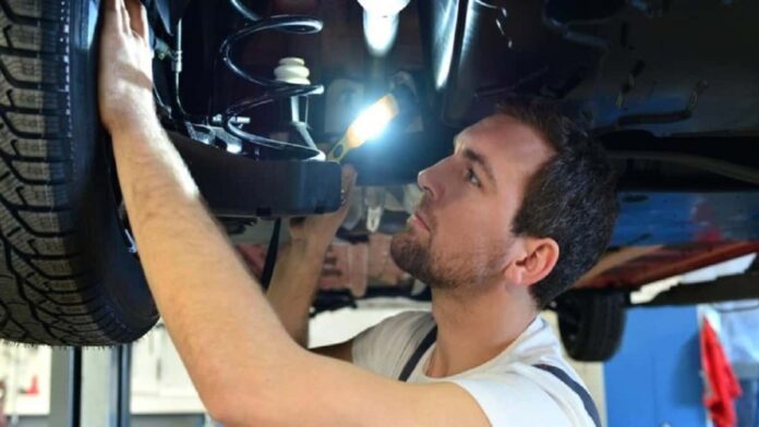 Ciri-Ciri Gardan Mobil Rusak, Segera Perbaiki Agar Tidak Semakin Parah!