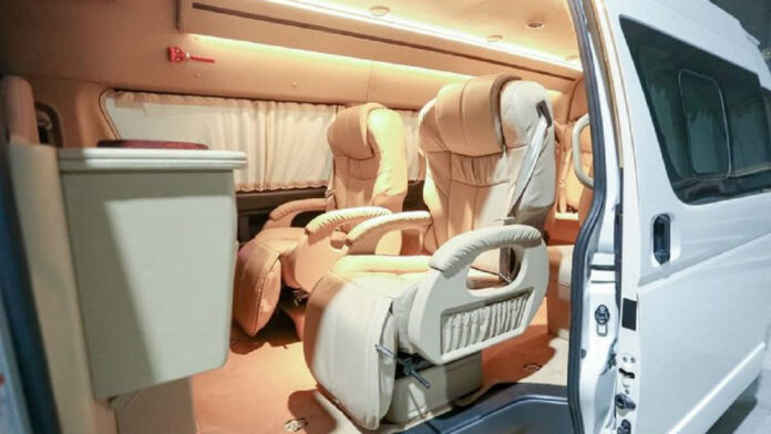 Hiace Premio Luxury Hadir Tarik Perhatian dari Fasilitas Mewahnya