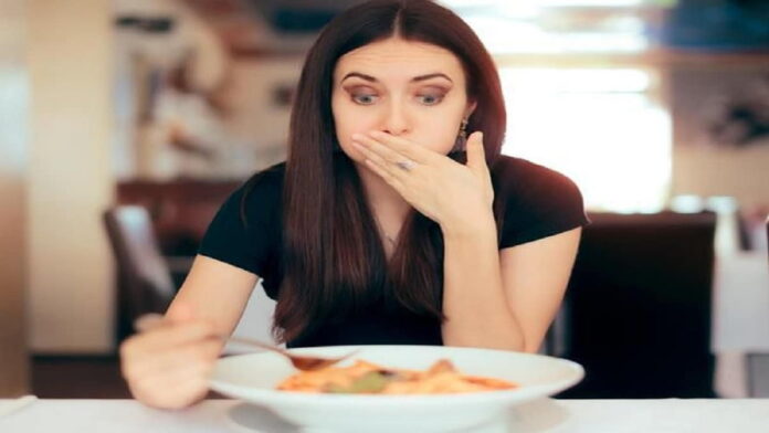 Ibu Hamil Makan di Warteg Viral Setelah Melihat Ada Tikus di Depannya!