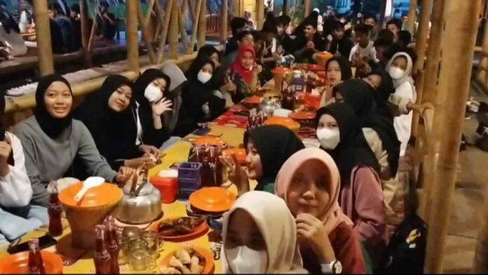 Ikan Bakar Jadi Menu Favorit Buka Bersama Warga di Kota Banjar