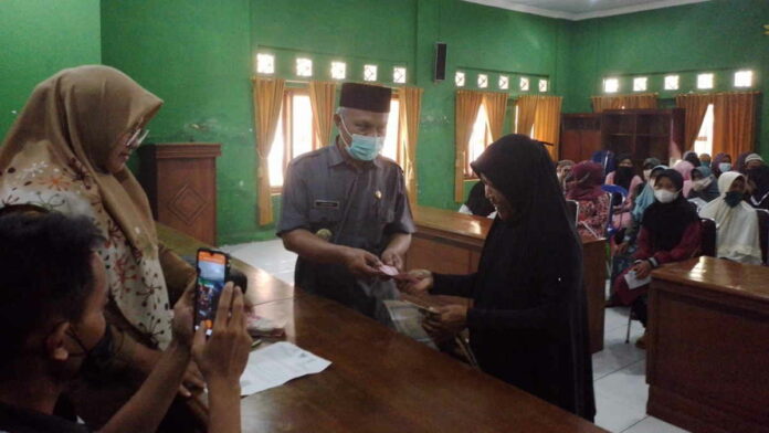 Kades Cijeungjing Ciamis Imbau Warga Belanjakan Uang Bansos Sesuai Ketentuan