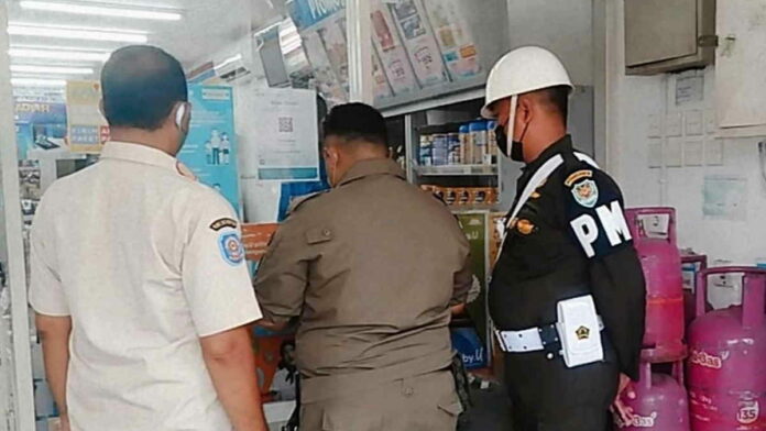 Pedagang Warung di Pangandaran Jual Rokok Ilegal, Barang Bukti Disita