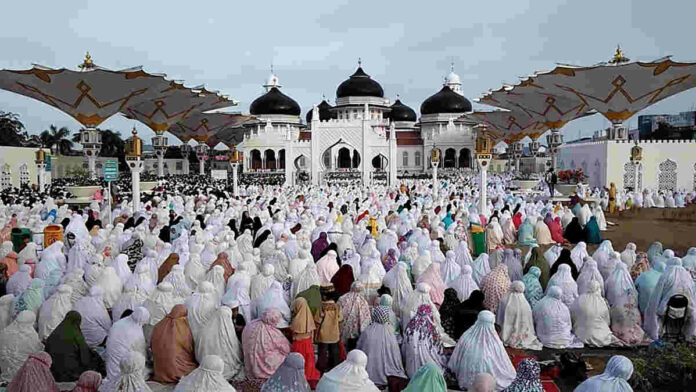 Tata Cara Salat Idul Fitri yang Benar, Lengkap dengan Niat & Hukumnya