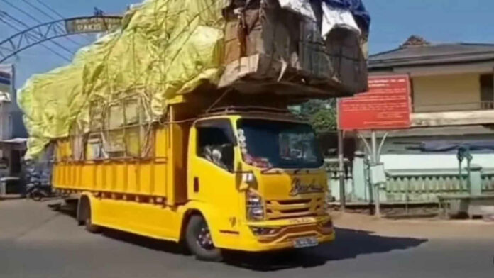 Viral Truk dengan Muatan Berlebih di Jepara, Ternyata Membawa Ini