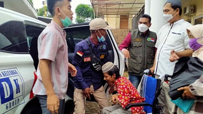 22 Tahun Tak Bisa Jalan Kaki, Adi Warga Banjar Dapat Kursi Roda Baru