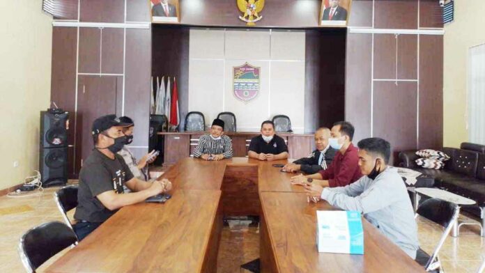 Warga Manonjaya Tinggal di Gubuk, Mengaku dari Sadananya Ciamis, Pemdes Beri Klarifikasi