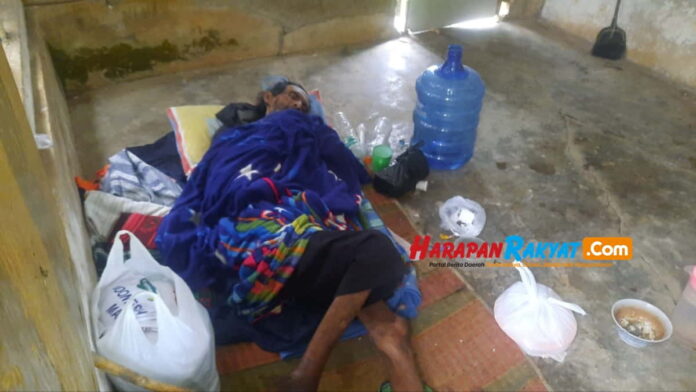 Warga Tasikmalaya Tinggal di Gubuk