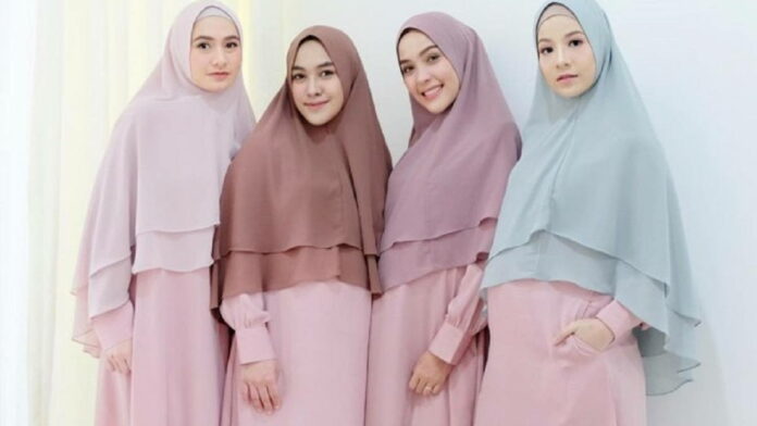 Gamis Warna Pink Pastel Kombinasikan dengan Inspirasi Hijab yang Tepat