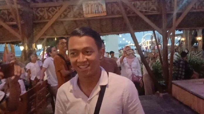 Liburan ke Pangandaran, Febri Hariyadi Nikmati Kuliner Kampung Turis