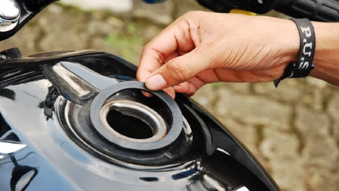 Menguras Tangki Motor, Simak Beberapa Cara dan Ketahui Manfaatnya!