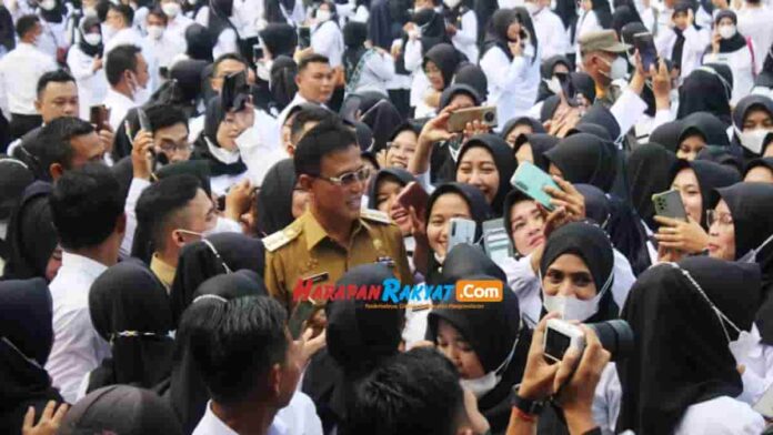 Ratusan Guru