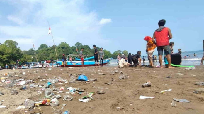 Sampah Jadi Masalah Serius di Pantai Pangandaran, Ketua DPRD Angkat Bicara