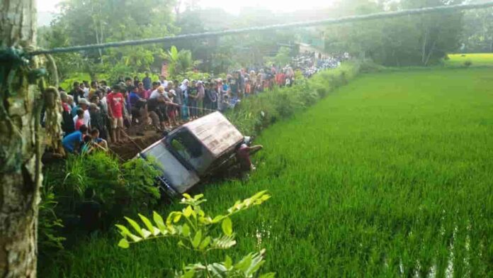 Mobil Feroza