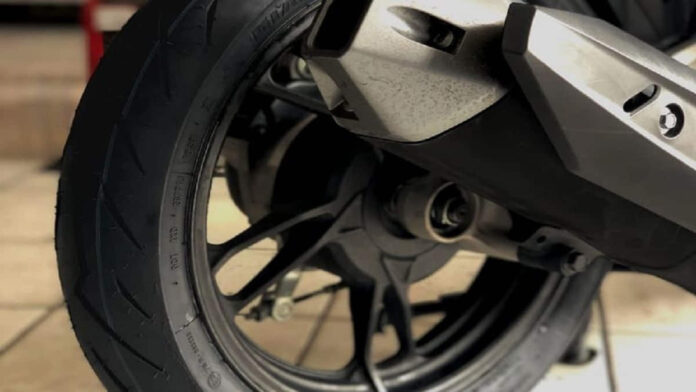 Ban Motor Gundul Sebelah, Ini Penyebab dan Cara untuk Mengatasinya!