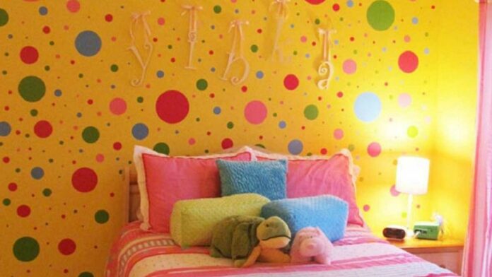 Cat Kamar Tidur Motif Polkadot Inspirasi Ruangan Terkesan Unik