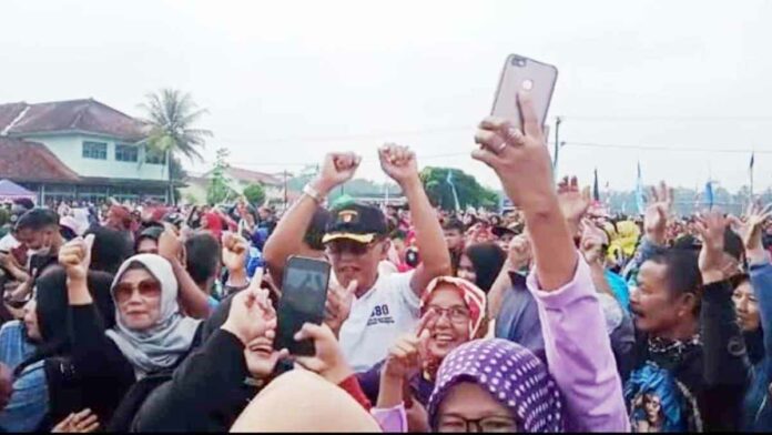 Ikuti Jalan Sehat, Bupati Ciamis Senam Joget Bersama Ribuan Warga