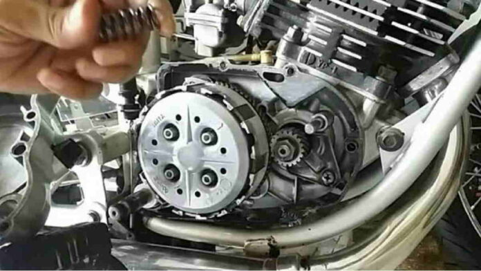 Masa Pakai Kampas Kopling Motor Dilihat dari Ciri-Ciri Keausannya