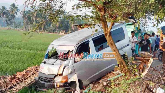 Tabrakan Gran Max vs Viar di Banjarsari Ciamis