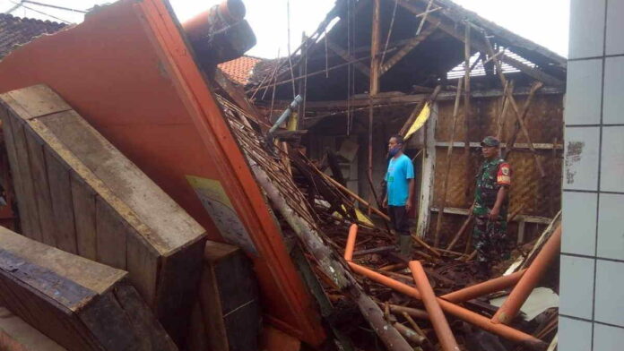 1 Unit Rumah Roboh di Kota Banjar, BPBD Ungkap Penyebabnya