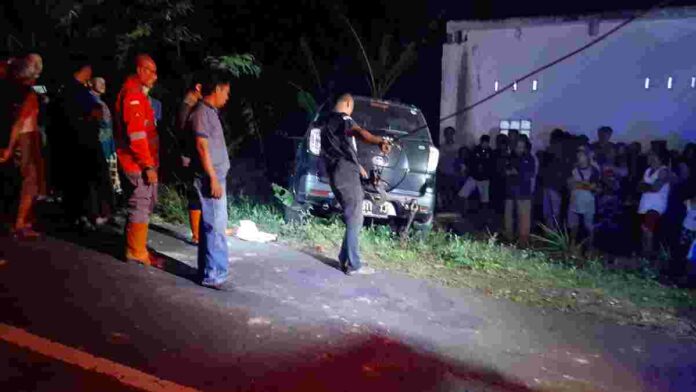 Minibus Tabrak Tembok