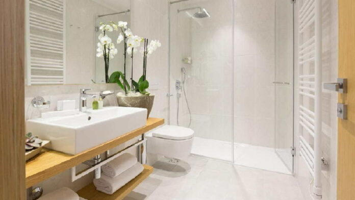 Dinding Kamar Mandi Selain Tembok Membuat Ruangan Lebih Luas