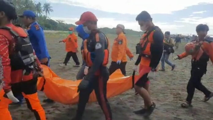 Santri yang Tenggelam di Pantai Legok Jawa
