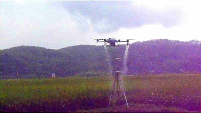 Semprot hama pakai drone