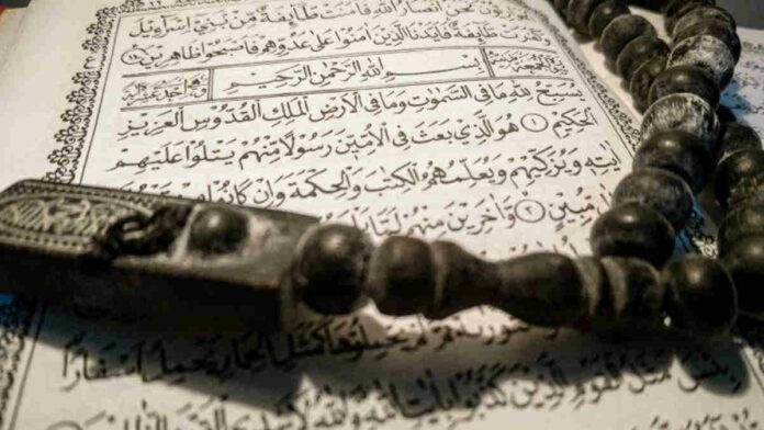 Kandungan Surat Al-Jumuah Ayat 10 Carilah Karunia Allah Setelah Sholat