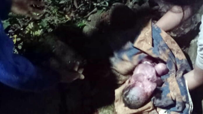 Penemuan Bayi Terbungkus Kain di Semak-semak Gegerkan Warga Tasikmalaya