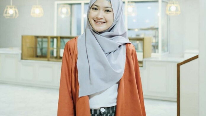 Style Pashmina Syar'i Kesan Cantik, Anggun, Namun Tetap Sopan