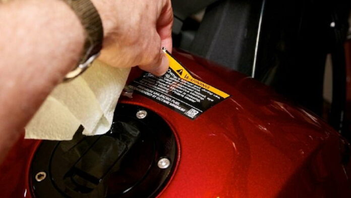 Cara Mudah Melepas Stiker Motor dengan Aman Tanpa Bekas
