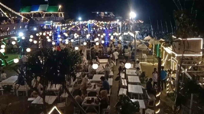 Libur Akhir Pekan, Wisatawan Berburu Kuliner di Kampung Turis Pangandaran
